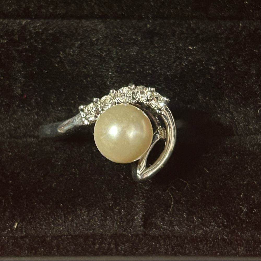Elegant Costume Jewelry Silver Pearl Ring